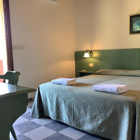 Hotel Golfo Del Leone 2*
